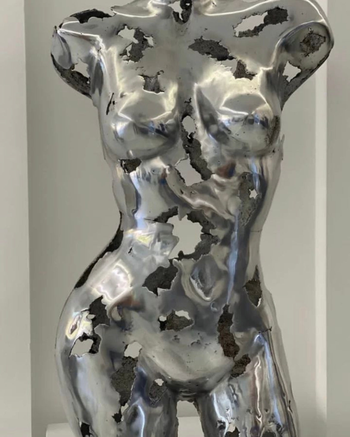 Sculpture métallique artisanale buste de femme finition aluminium