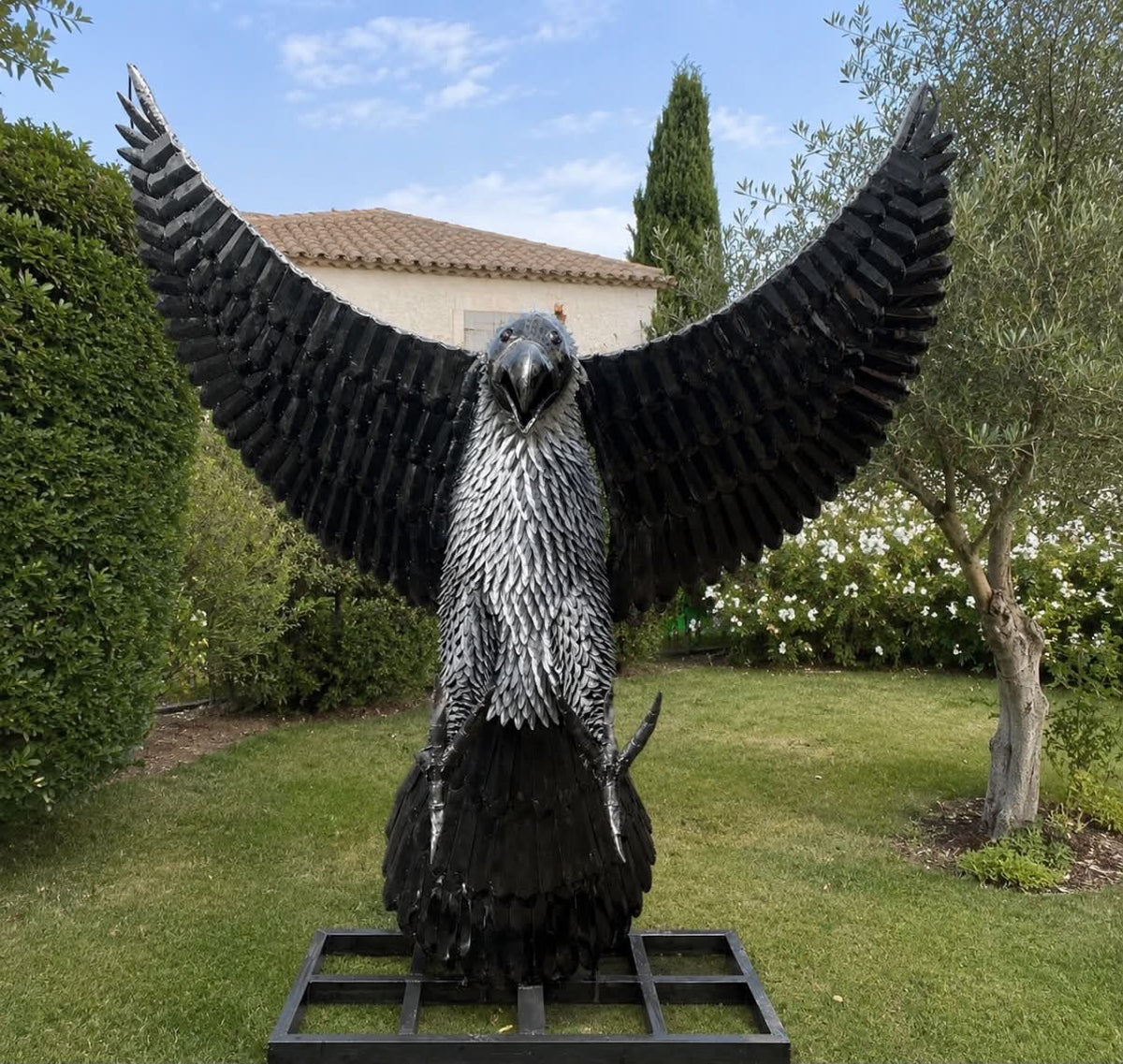 Sculpture métallique artisanale – Aigle monumental