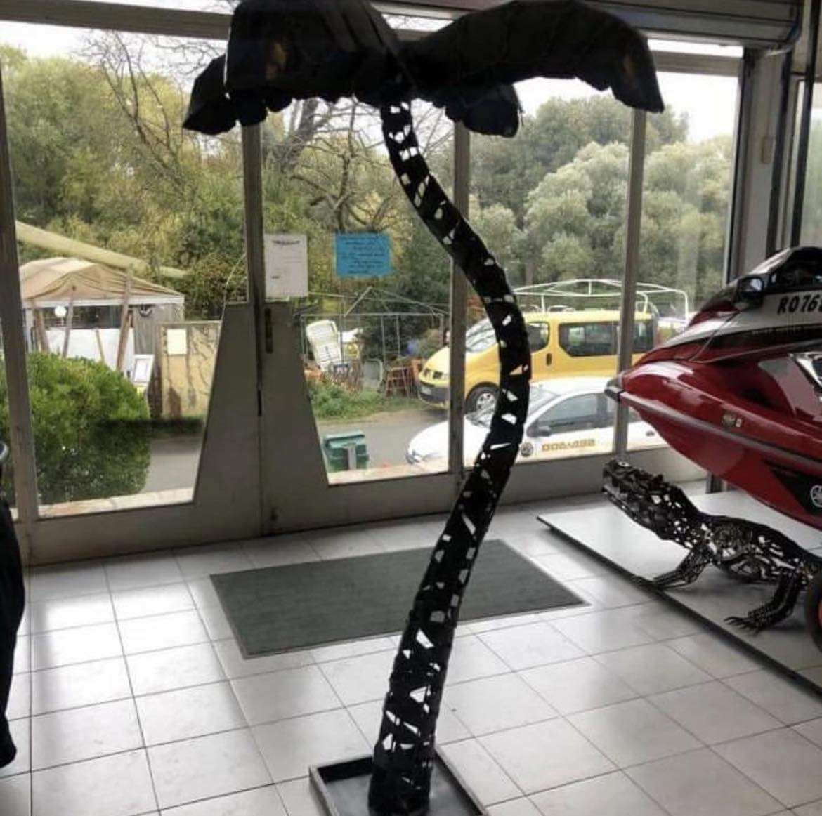 Sculpture métallique artisanale Oasis palmier en acier recyclé