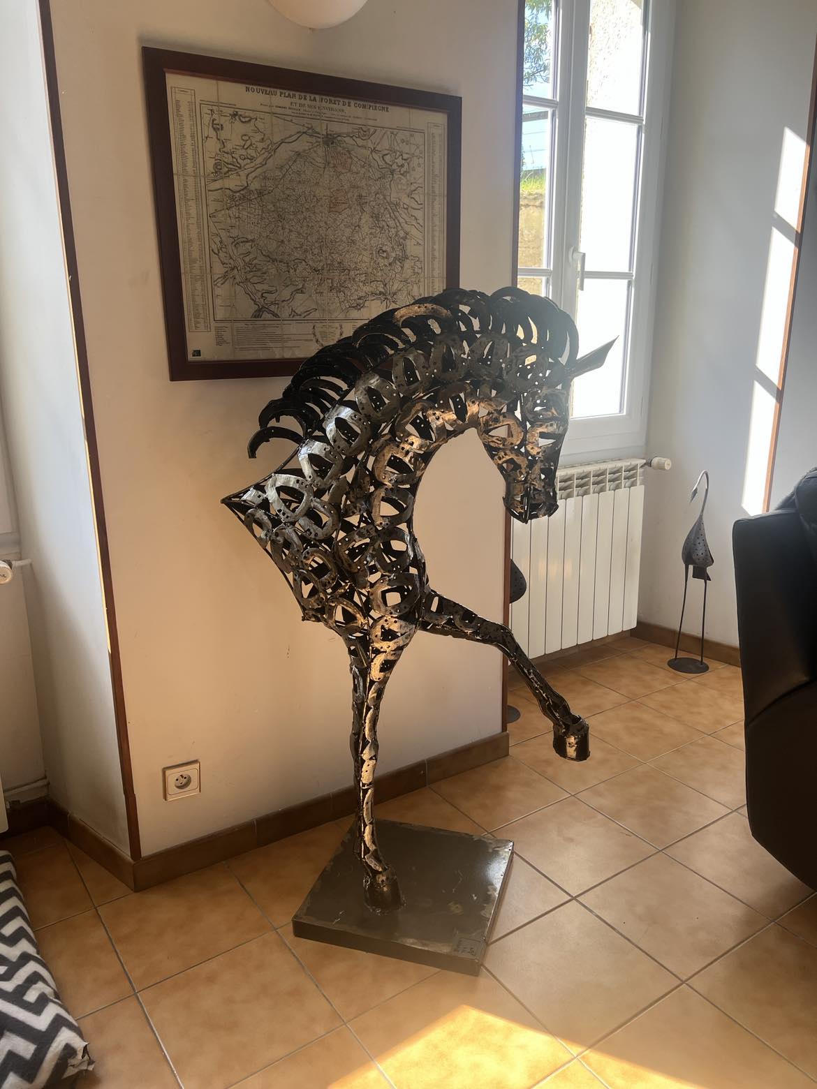Sculpture métallique artisanale buste de cheval en fers à cheval 1m30
