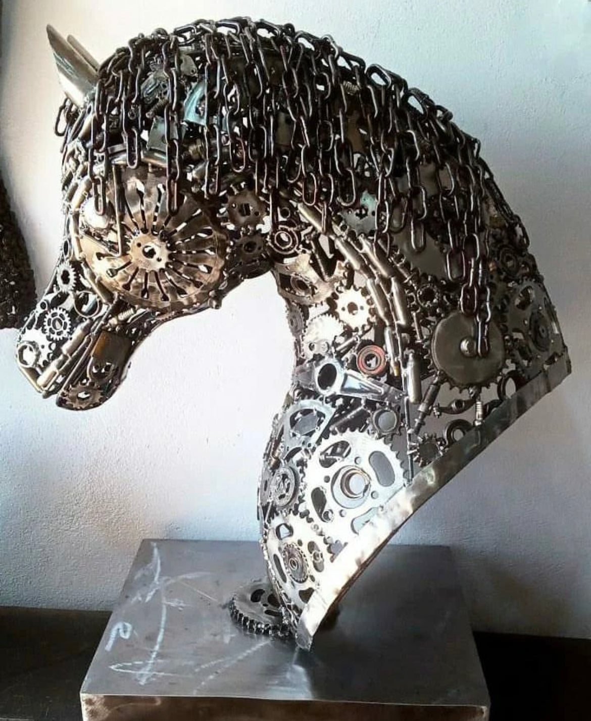 Sculpture métallique artisanale tête de cheval avec crinière