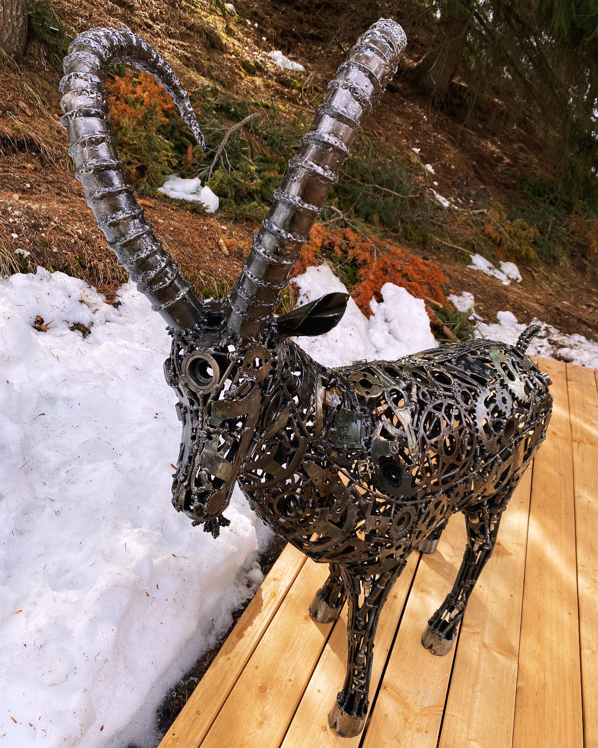 Sculpture métallique artisanale – Bouquetin en acier recyclé