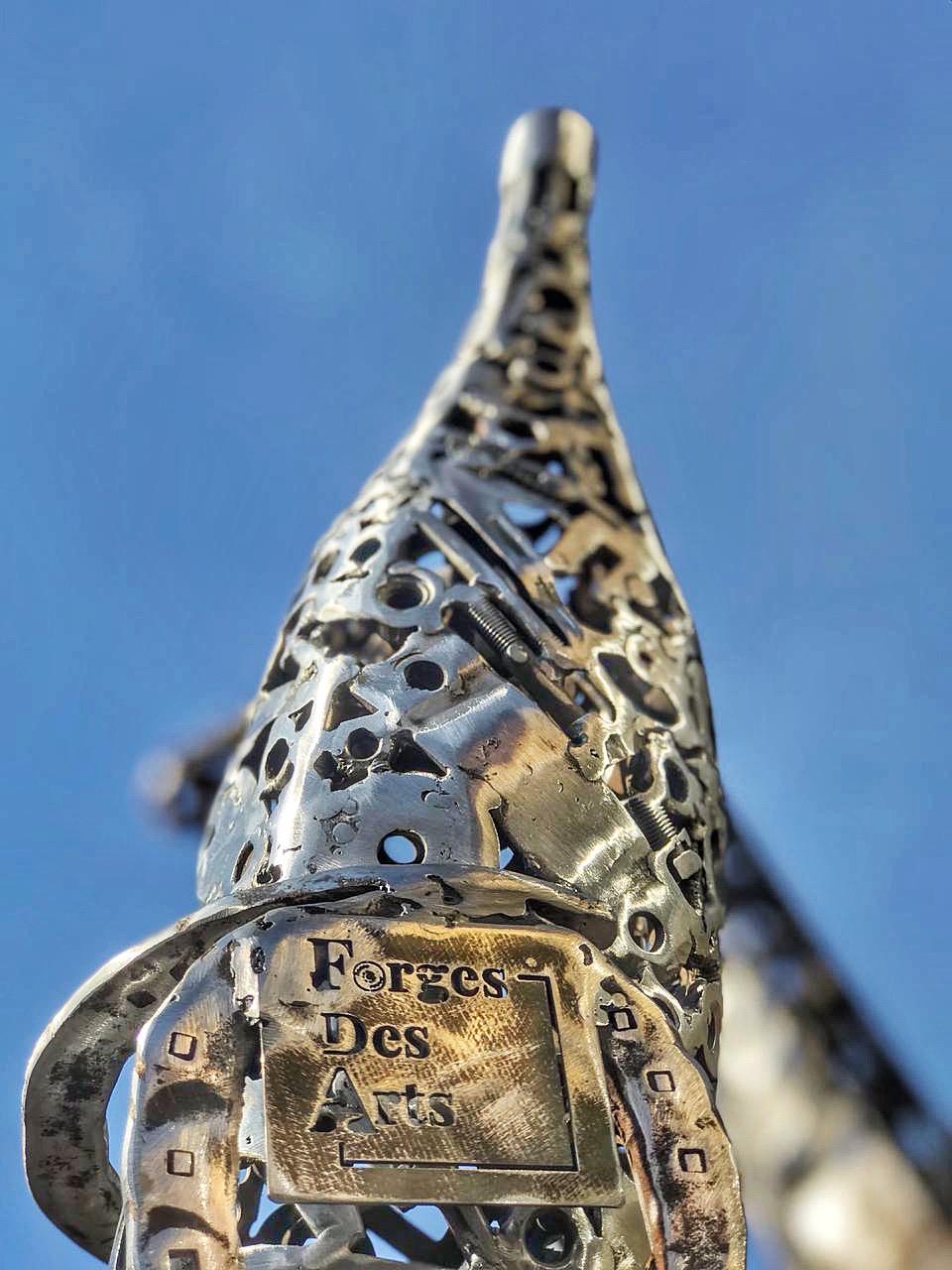 Sculpture métallique artisanale Effervescence magnum de champagne en acier recyclé