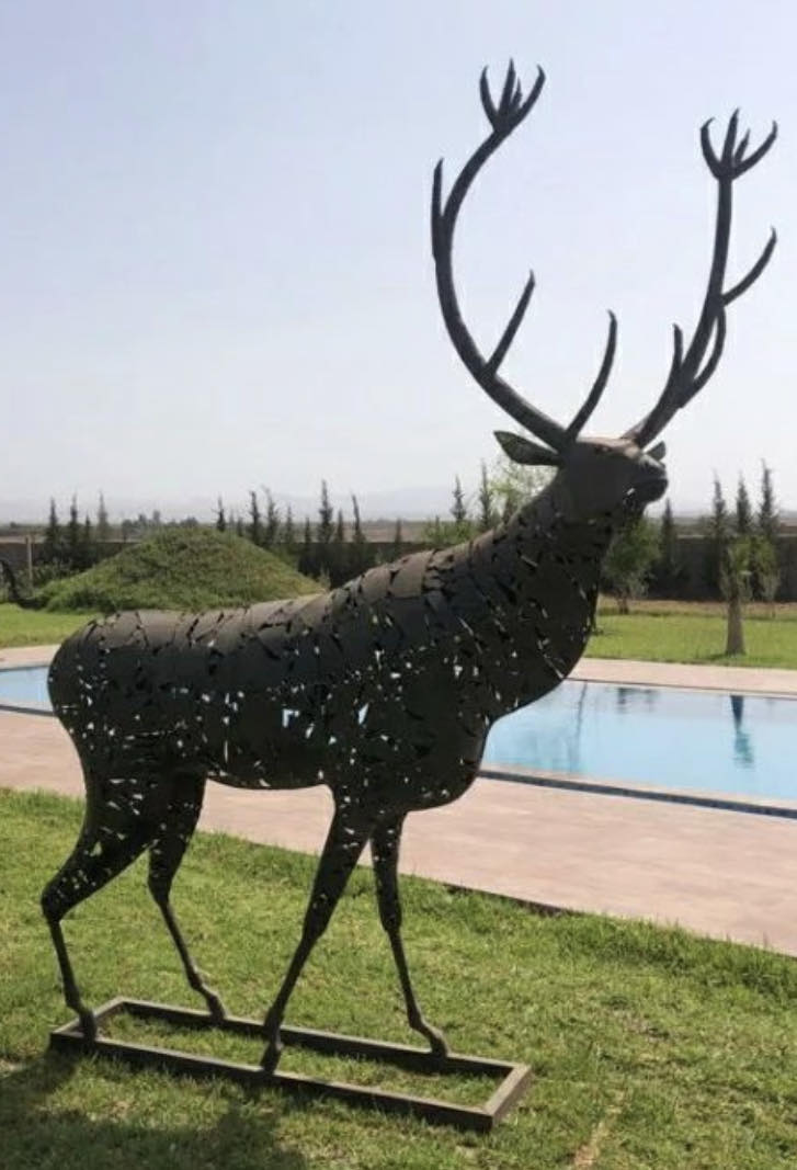 Sculpture métallique artisanale Le Noble cerf en acier recyclé
