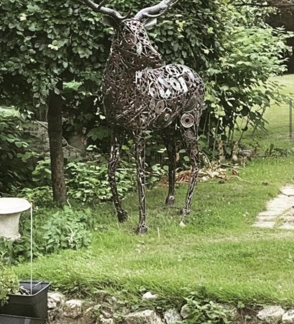 Sculpture métallique artisanale chevreuil en acier recyclé