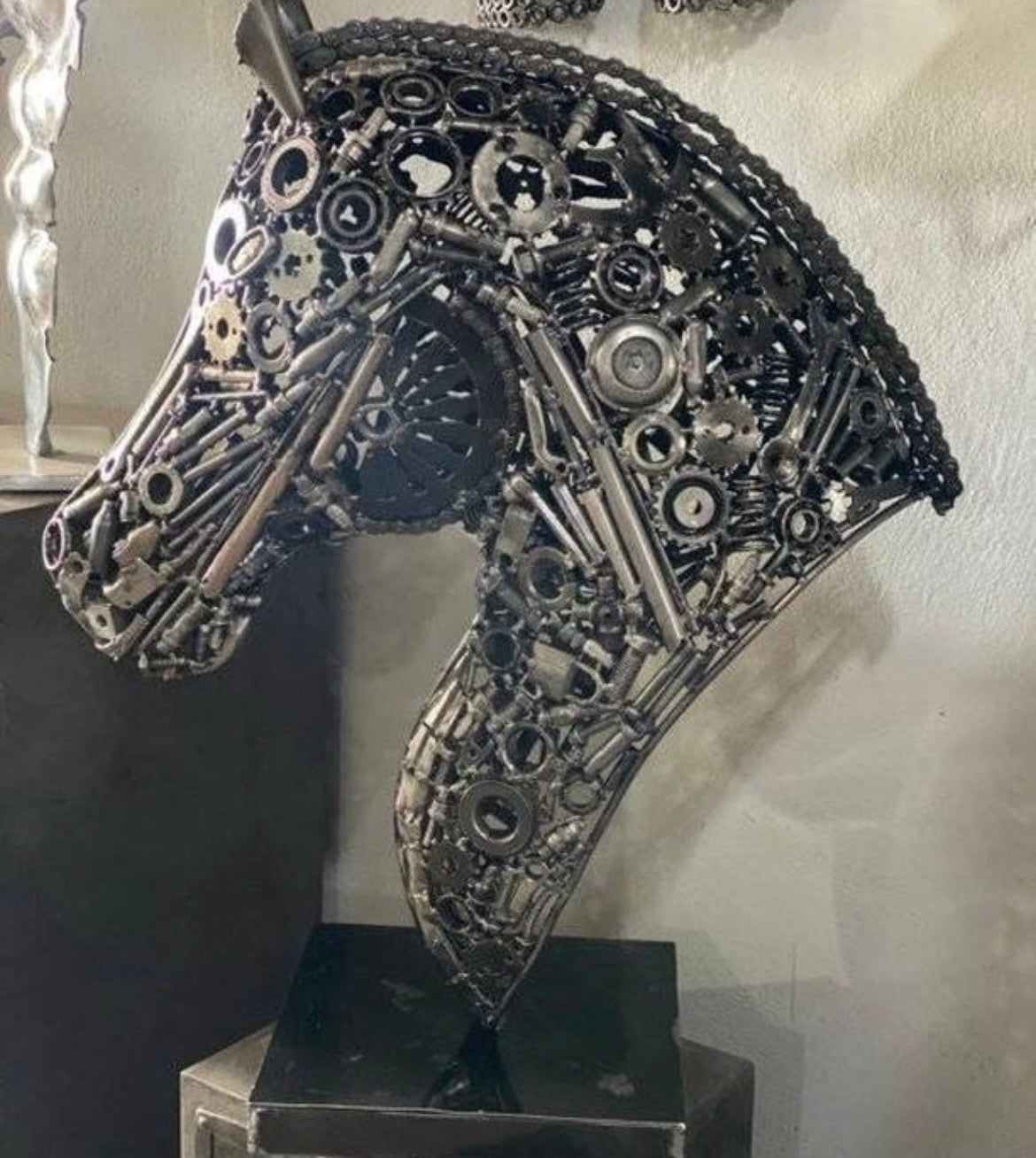 Sculpture métallique artisanale tête de cheval en acier recyclé
