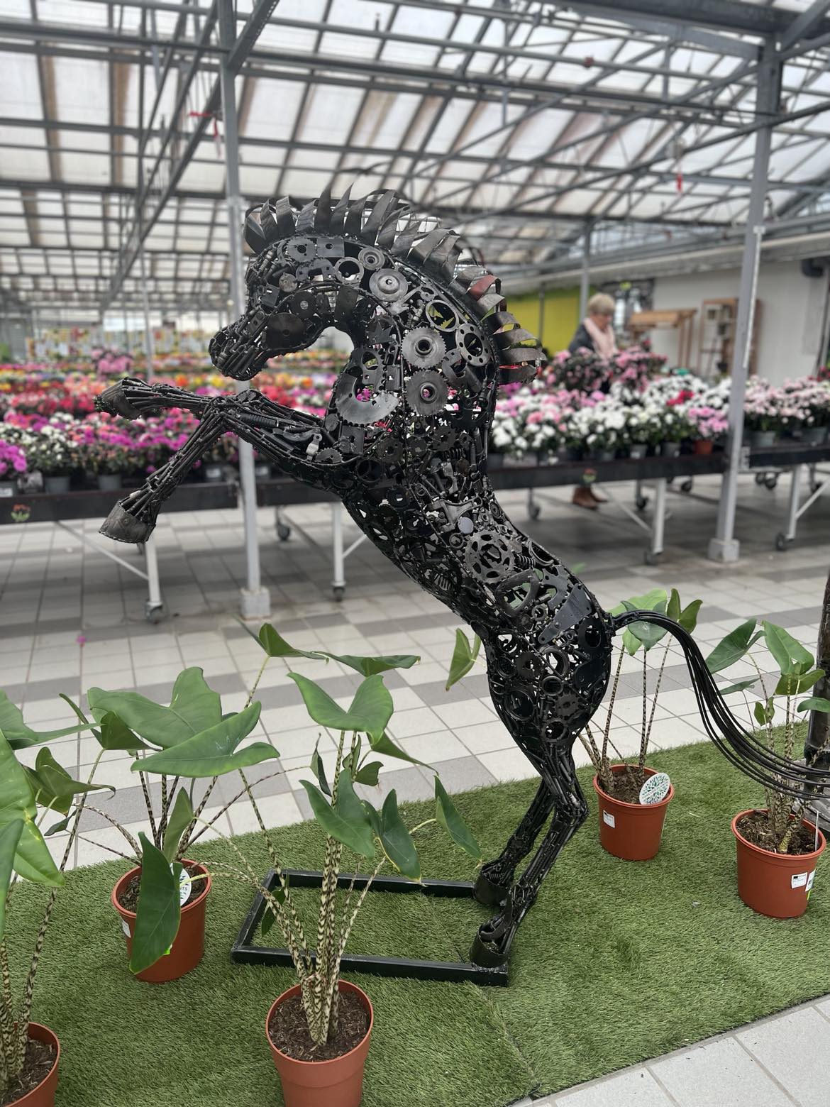 Sculpture métallique artisanale poney cabré en acier recyclé