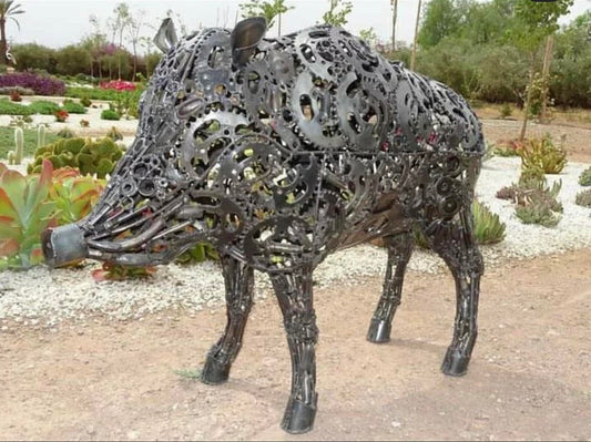 Sculpture métallique artisanale L’Indompté sanglier en acier recyclé