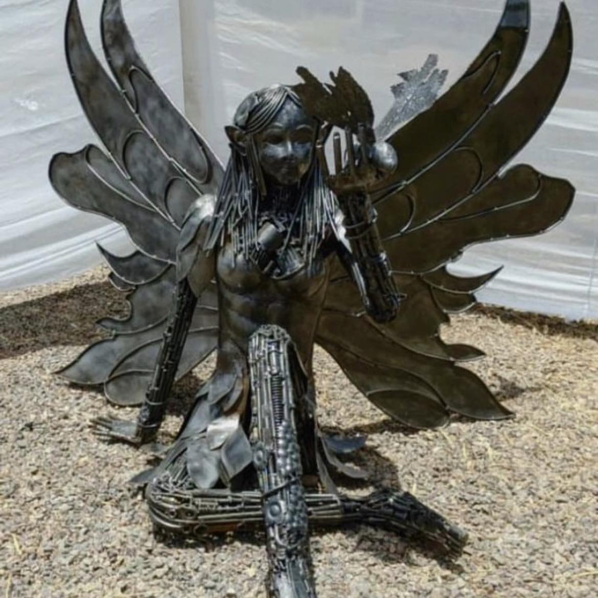 Sculpture métallique artisanale L’Éveil fée taille humaine en acier recyclé