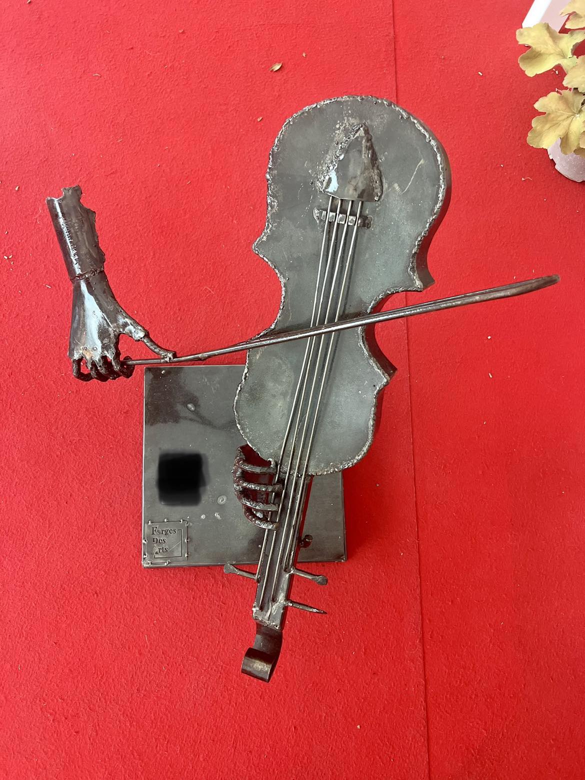 Sculpture métallique artisanale L’Harmonie violon avec mains en acier recyclé