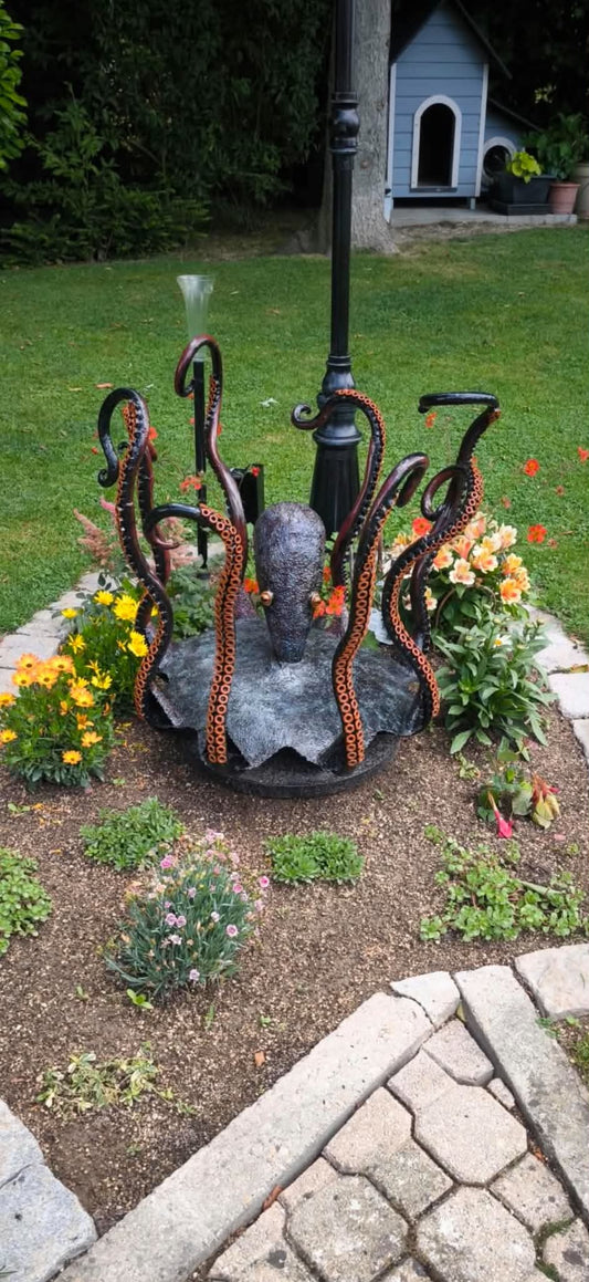 Sculpture métallique artisanale – Pieuvre colorée