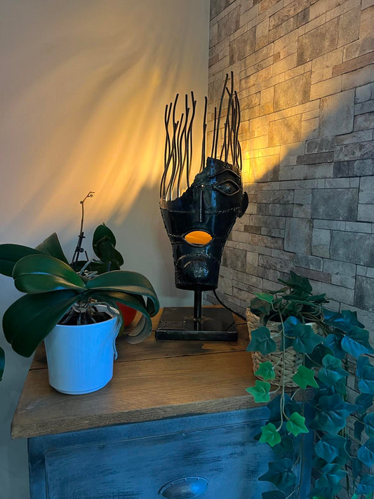 Sculpture métallique artisanale Fragment tête abstraite en acier recyclé 