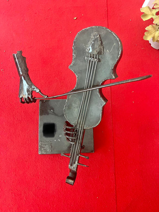 Sculpture métallique artisanale L’Harmonie violon avec mains en acier recyclé